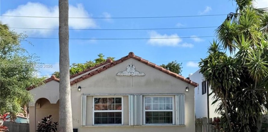 House in Hollywood, Florida 4 bedrooms, 145.3 sq.m. № 2069435