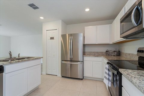 House in Haines City, Florida 3 bedrooms, 119.1 sq.m. № 2227033 - photo 7