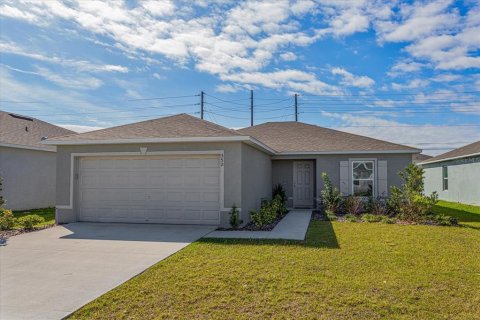 House in Haines City, Florida 3 bedrooms, 119.1 sq.m. № 2227033 - photo 2