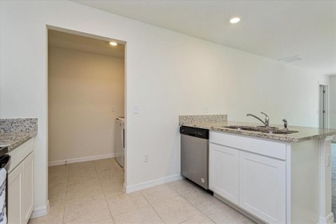 House in Haines City, Florida 3 bedrooms, 119.1 sq.m. № 2227033 - photo 9