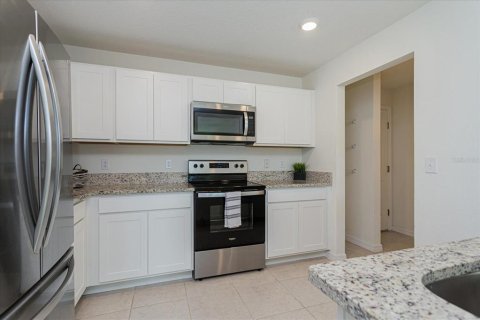 House in Haines City, Florida 3 bedrooms, 119.1 sq.m. № 2227033 - photo 8