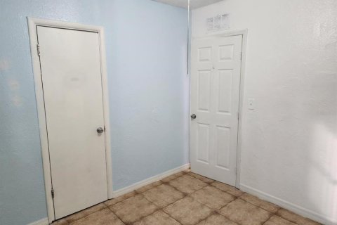 Villa ou maison à louer à Tarpon Springs, Floride: 3 chambres, 78.04 m2 № 2413847 - photo 6