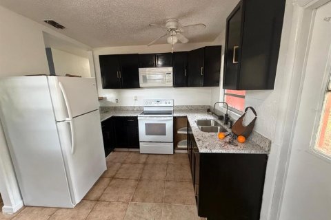 Villa ou maison à louer à Tarpon Springs, Floride: 3 chambres, 78.04 m2 № 2413847 - photo 3