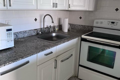 Condo in Boca Raton, Florida, 1 bedroom  № 1874501 - photo 3