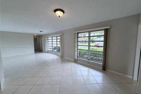 Снять в аренду виллу или дом в Холливуд, Флорида 4 спальни, 201.78м2, № 2065801 - фото 4