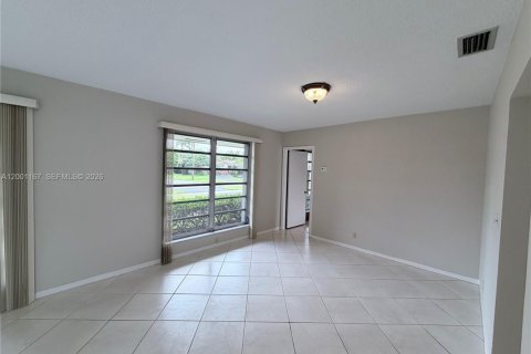 Снять в аренду виллу или дом в Холливуд, Флорида 4 спальни, 201.78м2, № 2065801 - фото 5