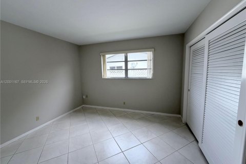 Снять в аренду виллу или дом в Холливуд, Флорида 4 спальни, 201.78м2, № 2065801 - фото 16