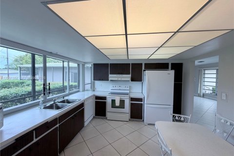 Снять в аренду виллу или дом в Холливуд, Флорида 4 спальни, 201.78м2, № 2065801 - фото 8