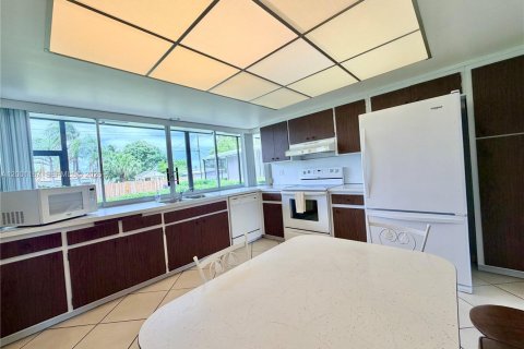 Снять в аренду виллу или дом в Холливуд, Флорида 4 спальни, 201.78м2, № 2065801 - фото 10