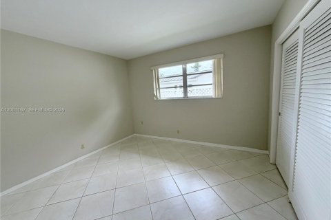 Снять в аренду виллу или дом в Холливуд, Флорида 4 спальни, 201.78м2, № 2065801 - фото 17