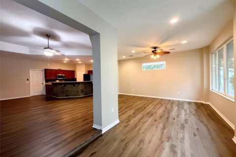 House in Lutz, Florida 3 bedrooms, 198.25 sq.m. № 2410031 - photo 15