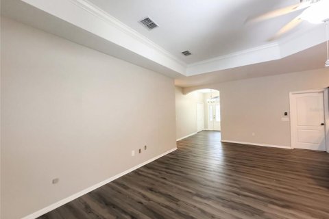 House in Lutz, Florida 3 bedrooms, 198.25 sq.m. № 2410031 - photo 9