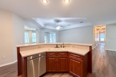 House in Lutz, Florida 3 bedrooms, 198.25 sq.m. № 2410031 - photo 7