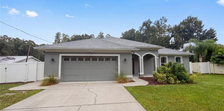 House in Lutz, Florida 3 bedrooms, 198.25 sq.m. № 2410031