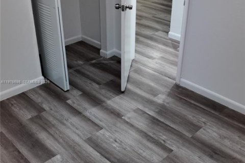 Apartment in Cutler Bay, Florida 3 bedrooms, 20773.04 sq.m. № 2040988 - photo 10