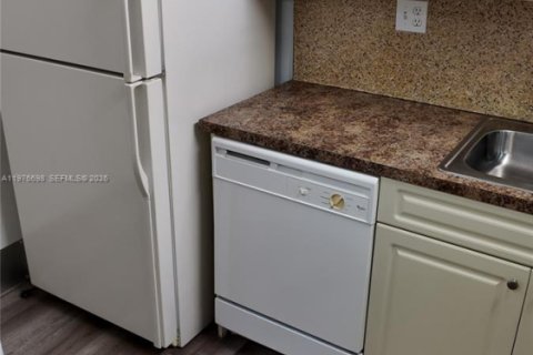 Apartment in Cutler Bay, Florida 3 bedrooms, 20773.04 sq.m. № 2040988 - photo 4