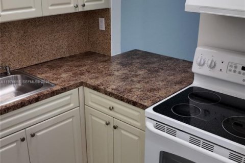 Apartment in Cutler Bay, Florida 3 bedrooms, 20773.04 sq.m. № 2040988 - photo 3