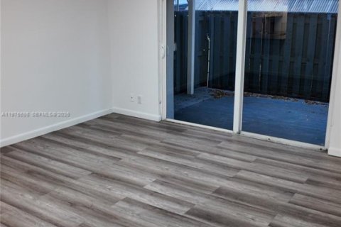 Apartment in Cutler Bay, Florida 3 bedrooms, 20773 sq.m. № 2040988