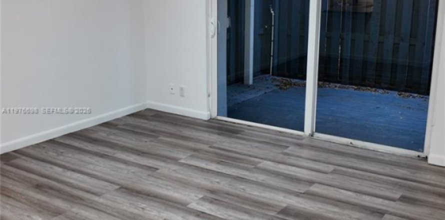 Apartment in Cutler Bay, Florida 3 bedrooms, 20773 sq.m. № 2040988