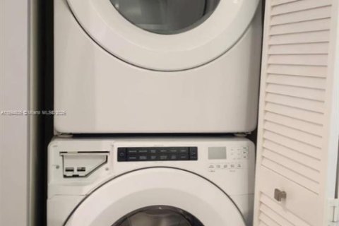 Снять в аренду кондоминиум в Дорал, Флорида 2 спальни, 94.76м2, № 1949279 - фото 14