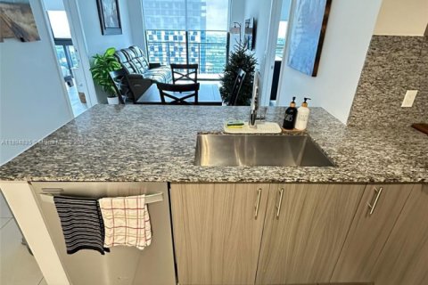 Снять в аренду кондоминиум в Дорал, Флорида 2 спальни, 94.76м2, № 1949279 - фото 4