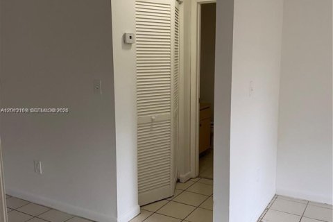 Снять в аренду таунхаус в Майами, Флорида 3 спальни, 141.03м2, № 2085245 - фото 6