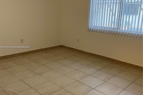 Снять в аренду таунхаус в Майами, Флорида 3 спальни, 141.03м2, № 2085245 - фото 11
