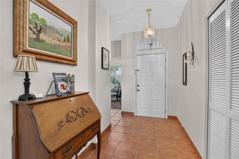 Condo in Sun City Center, Florida, 2 bedrooms  № 2379640 - photo 10