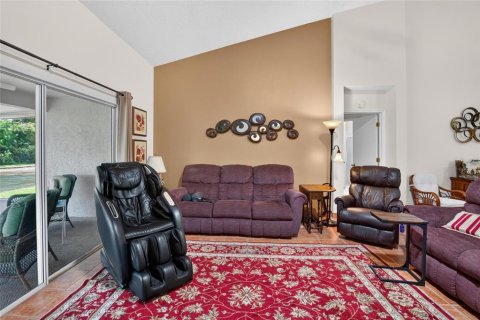 Condo in Sun City Center, Florida, 2 bedrooms  № 2379640 - photo 9