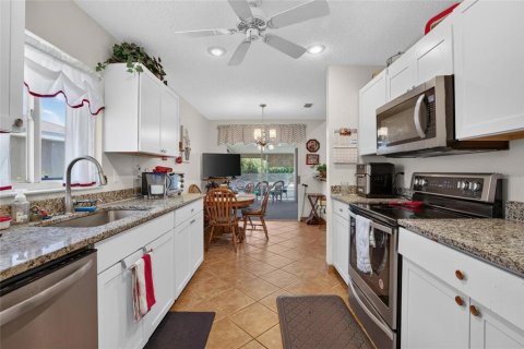 Condo in Sun City Center, Florida, 2 bedrooms  № 2379640 - photo 13