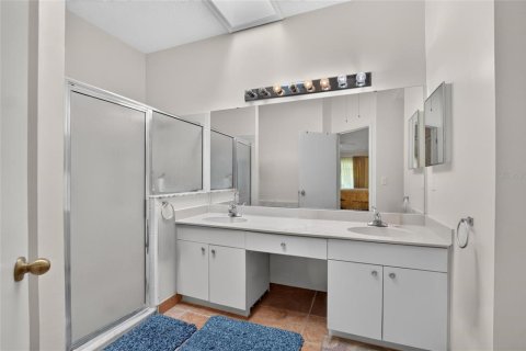 Condo in Sun City Center, Florida, 2 bedrooms  № 2379640 - photo 24