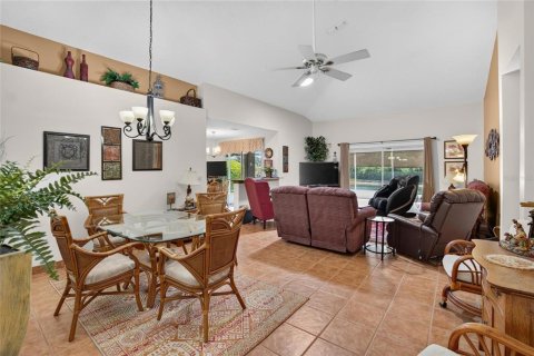 Condo in Sun City Center, Florida, 2 bedrooms  № 2379640 - photo 5
