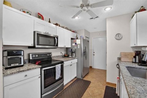 Condo in Sun City Center, Florida, 2 bedrooms  № 2379640 - photo 15