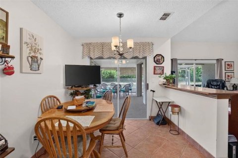 Condo in Sun City Center, Florida, 2 bedrooms  № 2379640 - photo 17
