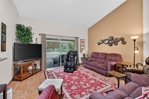 Condo in Sun City Center, Florida, 2 bedrooms  № 2379640 - photo 7