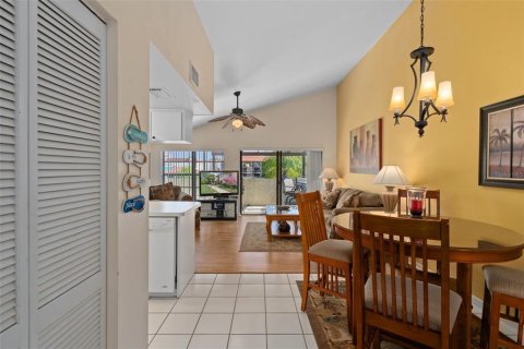Condo in Palm Harbor, Florida, 2 bedrooms  № 2234601 - photo 5