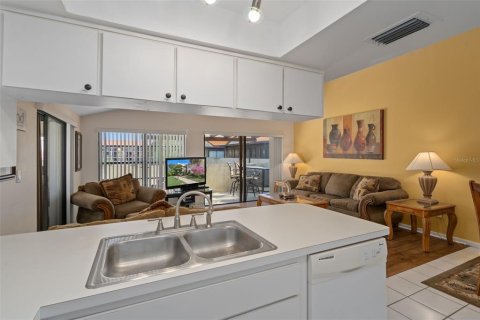 Condo in Palm Harbor, Florida, 2 bedrooms  № 2234601 - photo 17