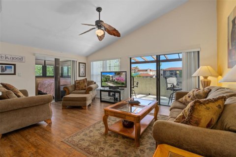 Condo in Palm Harbor, Florida, 2 bedrooms  № 2234601 - photo 9