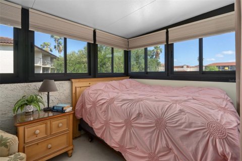 Condo in Palm Harbor, Florida, 2 bedrooms  № 2234601 - photo 22