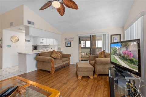 Condo in Palm Harbor, Florida, 2 bedrooms  № 2234601 - photo 13
