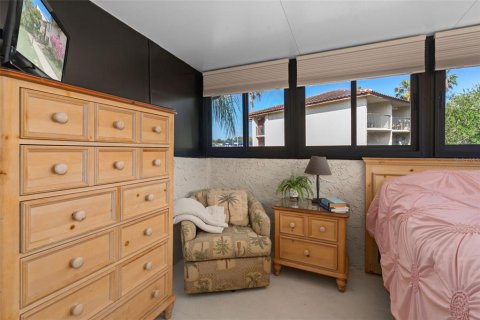 Condo in Palm Harbor, Florida, 2 bedrooms  № 2234601 - photo 23
