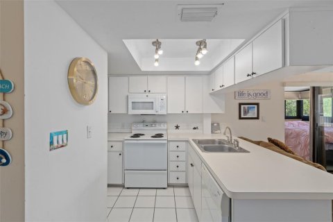 Condo in Palm Harbor, Florida, 2 bedrooms  № 2234601 - photo 15
