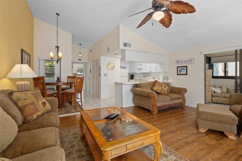 Condo in Palm Harbor, Florida, 2 bedrooms  № 2234601 - photo 10