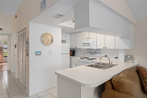 Condo in Palm Harbor, Florida, 2 bedrooms  № 2234601 - photo 14