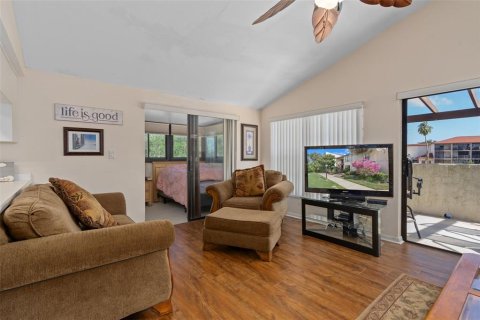 Condo in Palm Harbor, Florida, 2 bedrooms  № 2234601 - photo 12