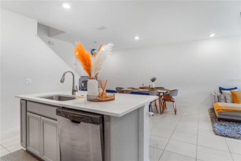 Townhouse in Kissimmee, Florida 4 bedrooms, 189.8 sq.m. № 2130563 - photo 9