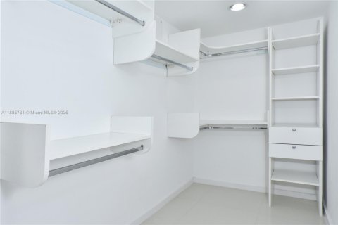 Condominio en venta en Aventura, Florida, 4 dormitorios, 303.79 m2 № 1938620 - foto 15