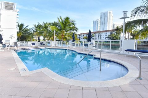 Condominio en venta en Aventura, Florida, 4 dormitorios, 303.79 m2 № 1938620 - foto 21