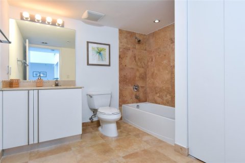 Condominio en venta en Aventura, Florida, 4 dormitorios, 303.79 m2 № 1938620 - foto 3