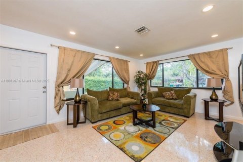 Villa ou maison à vendre à Miami, Floride: 3 chambres, 119.57 m2 № 2018506 - photo 10